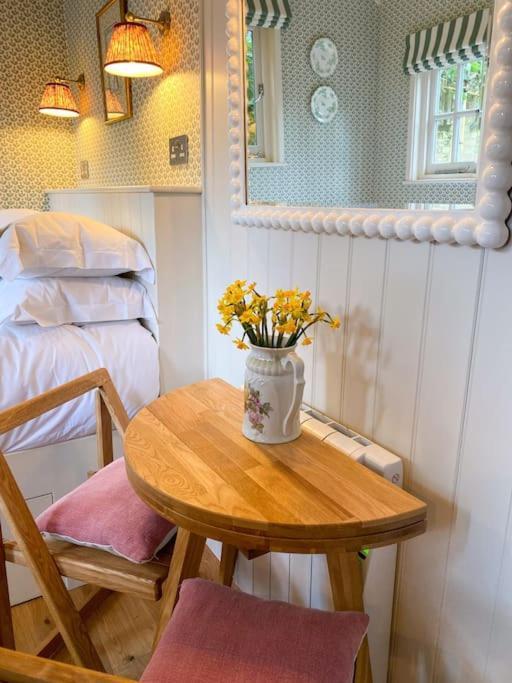 Shepherd'S Hut At The Granary Steyning Ngoại thất bức ảnh