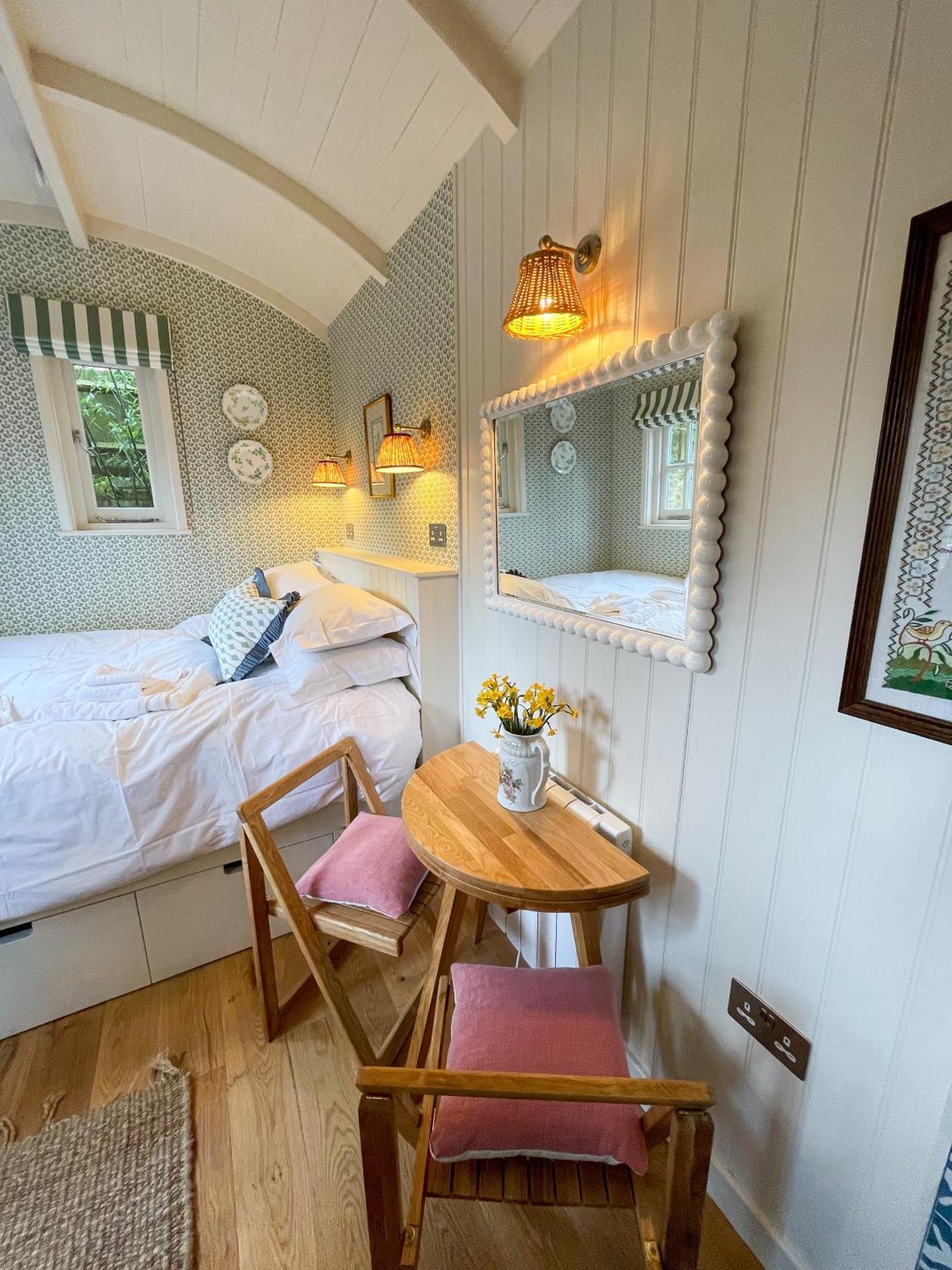 Shepherd'S Hut At The Granary Steyning Ngoại thất bức ảnh